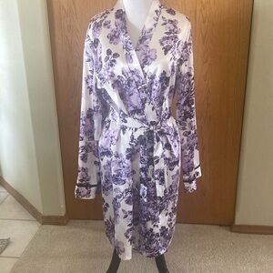 Apt. 9 Purple and White Floral satin Robe